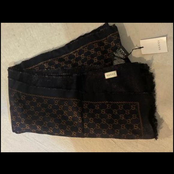 Gucci Metallic GG Wool Scarf. Perfect condition - Picture 3 of 7
